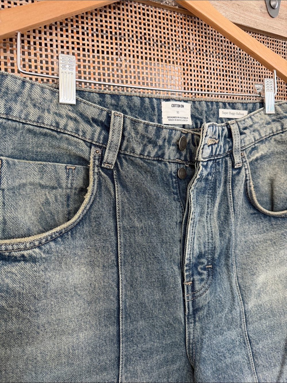 Cotton On Men Super Baggy Wide-Leg Jeans in Faded Blue Wash - Picture 2 of 10